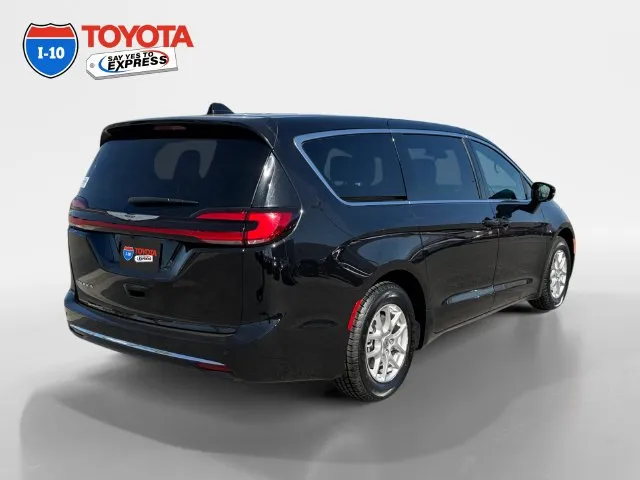 Chrysler Pacifica photo 5