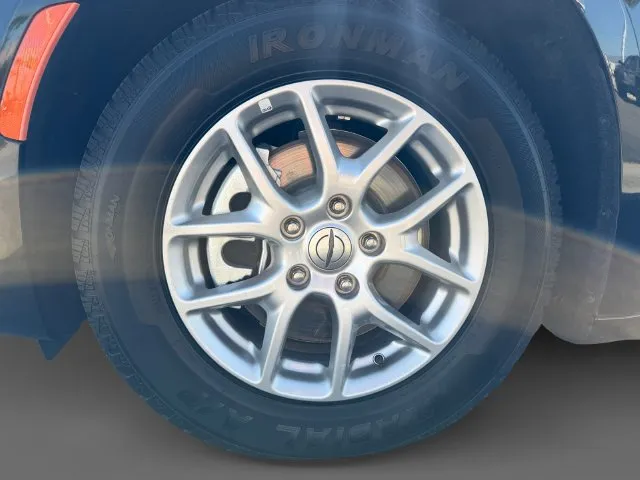Chrysler Pacifica photo 12