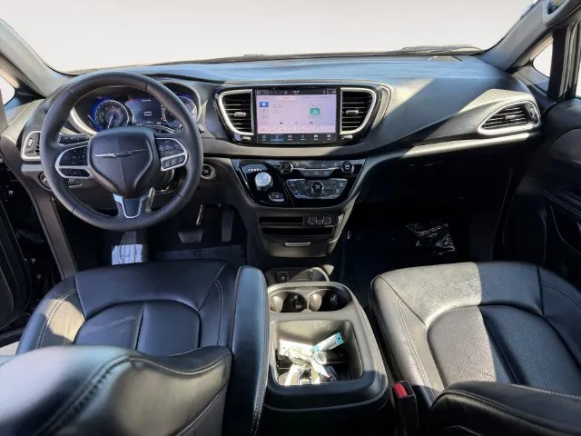 Chrysler Pacifica photo 10