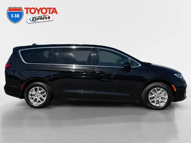 Chrysler Pacifica photo 6