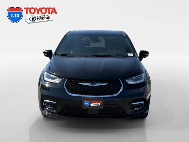 Chrysler Pacifica photo 8