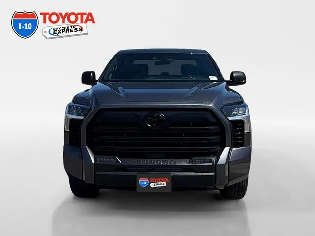 Toyota Tundra photo 8