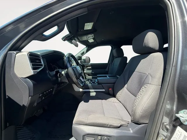Toyota Tundra photo 9