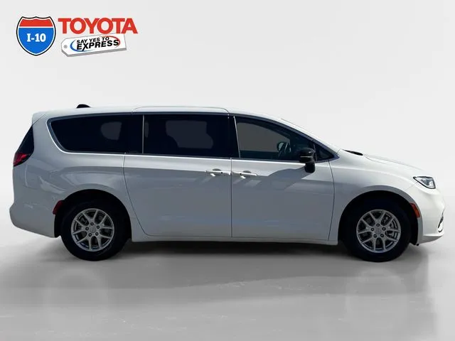 Chrysler Pacifica photo 6