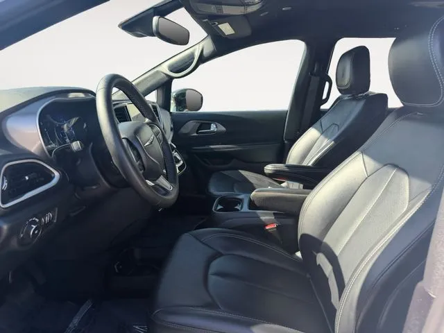 Chrysler Pacifica photo 9