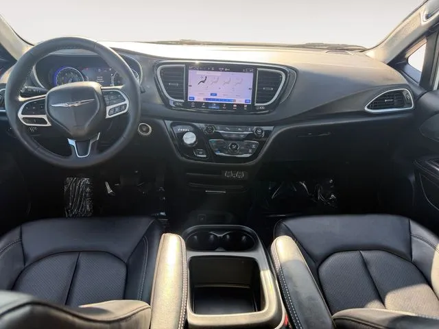 Chrysler Pacifica photo 10