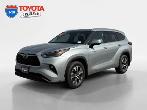 Silver 2021 Toyota Highlander Hybrid XLE for sale in Indio, CA