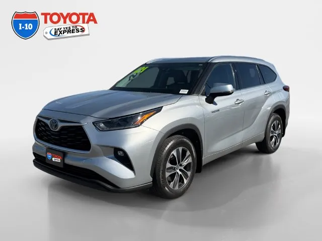 Silver 2021 Toyota Highlander Hybrid XLE for sale in Indio, CA