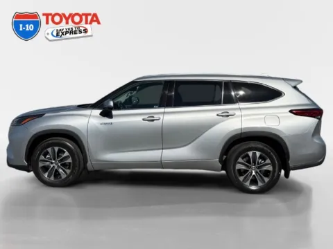 Photos of 2021 Toyota Highlander Hybrid XLE for sale in Indio, CA at I-10 Toyota