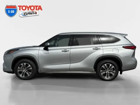 Photos of 2021 Toyota Highlander Hybrid XLE for sale in Indio, CA at I-10 Toyota