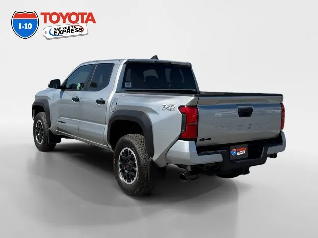Toyota Tacoma photo 3