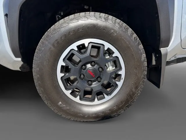 Toyota Tacoma photo 12