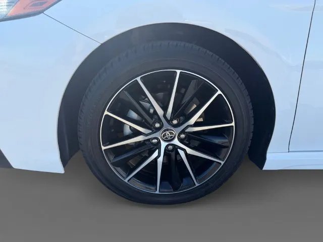Toyota Camry photo 12