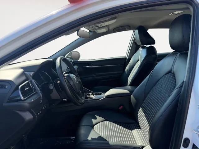 Toyota Camry photo 9