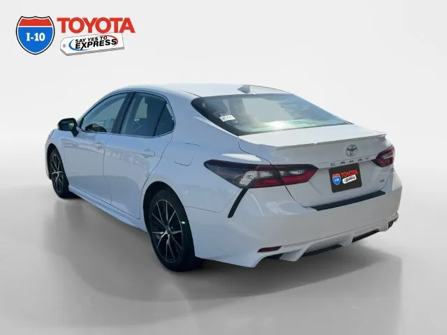Toyota Camry photo 3