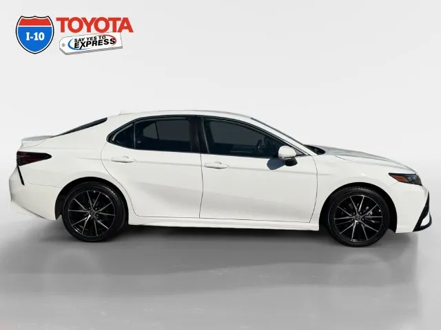 Toyota Camry photo 6