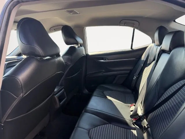 Toyota Camry photo 11