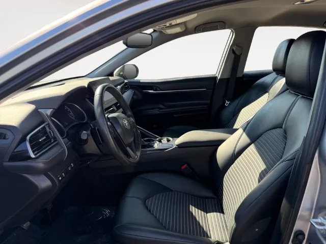 Toyota Camry photo 9