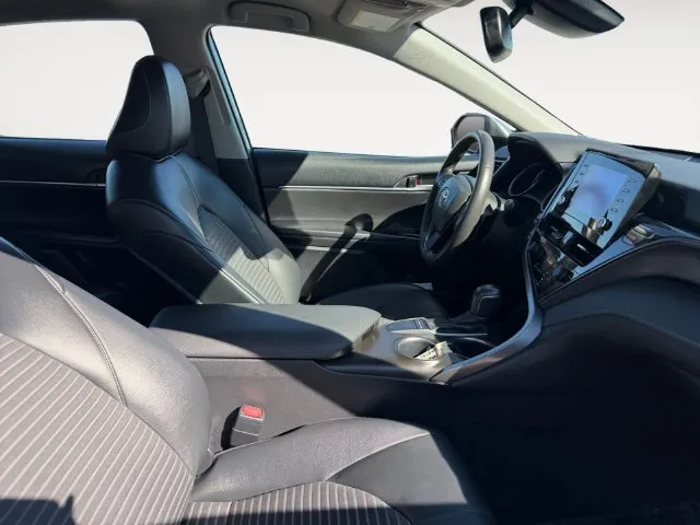 Toyota Camry photo 13