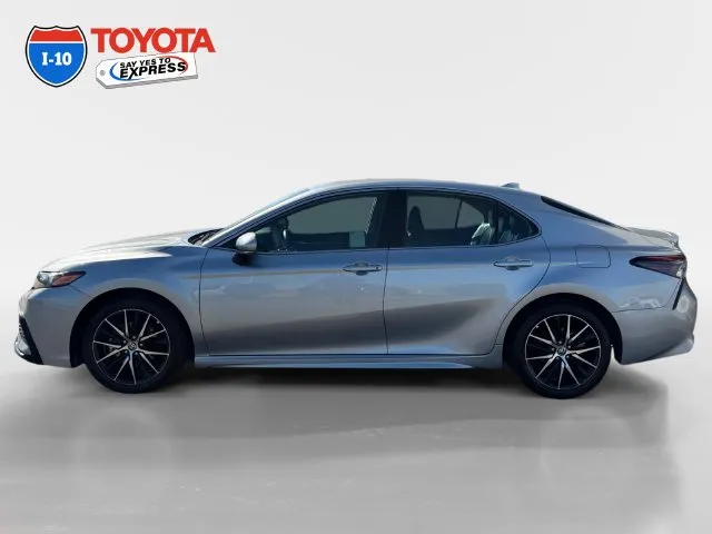 Toyota Camry photo 2