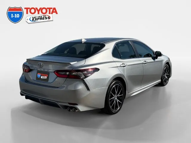 Toyota Camry photo 5