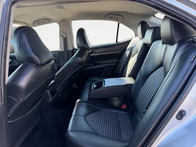 Toyota Camry photo 11