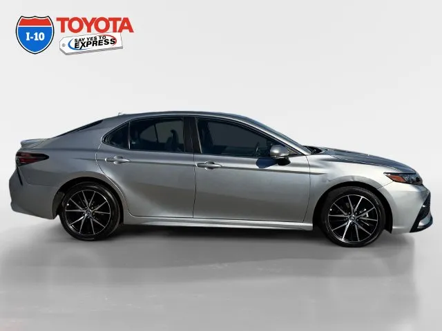 Toyota Camry photo 6