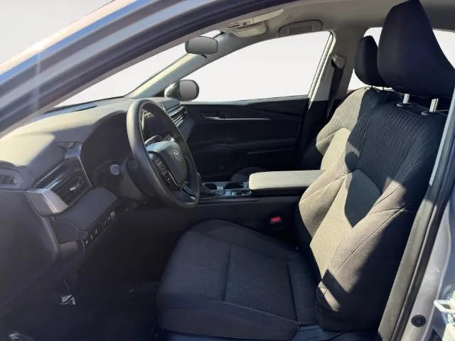 Toyota Camry photo 9