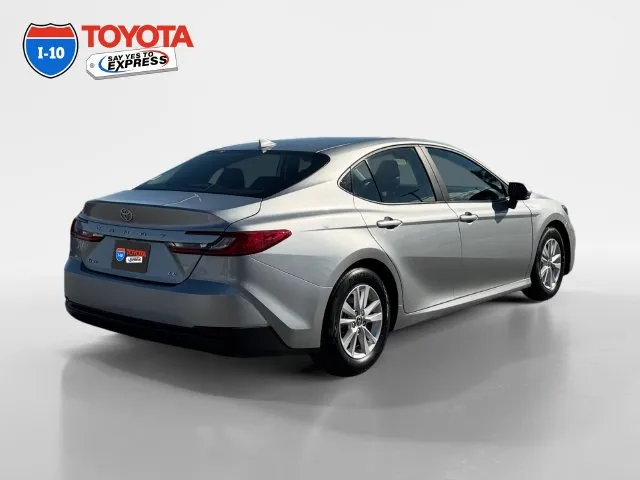 Toyota Camry photo 5
