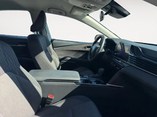 Toyota Camry photo 13