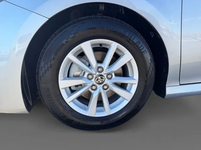 Toyota Camry photo 12