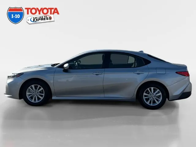 Toyota Camry photo 2