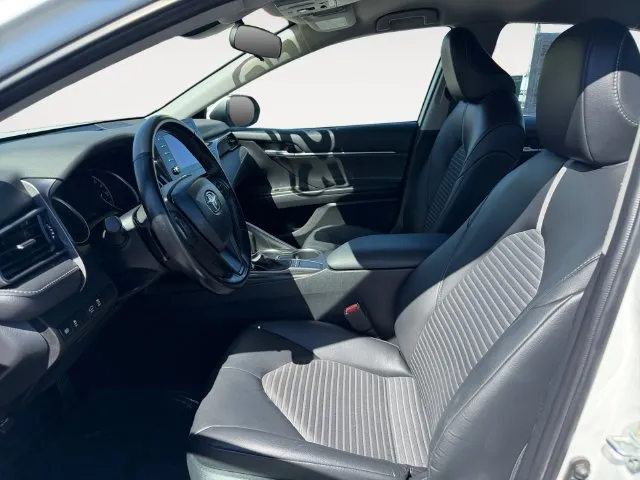 Toyota Camry photo 9