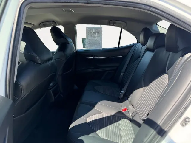Toyota Camry photo 11