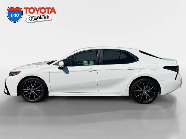 Toyota Camry photo 2