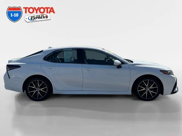Toyota Camry photo 6