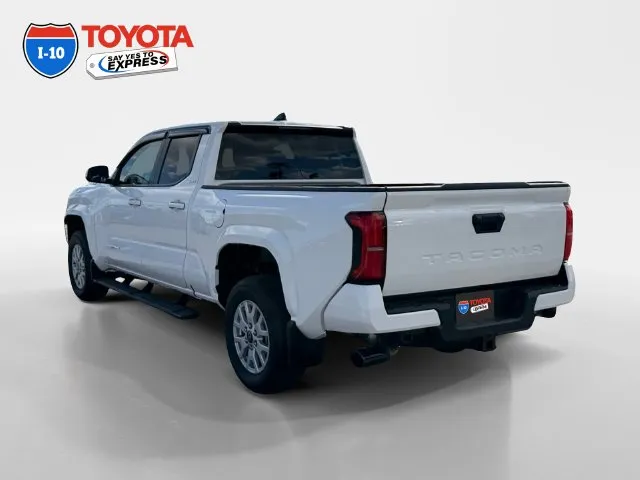 Toyota Tacoma photo 3