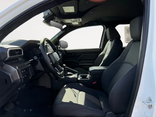 Toyota Tacoma photo 9