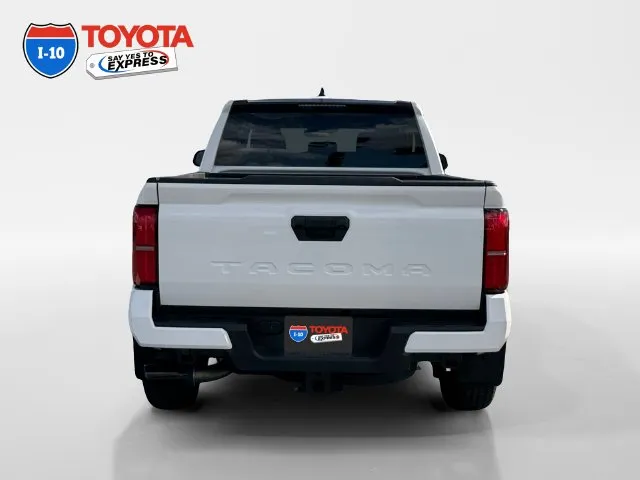 Toyota Tacoma photo 4