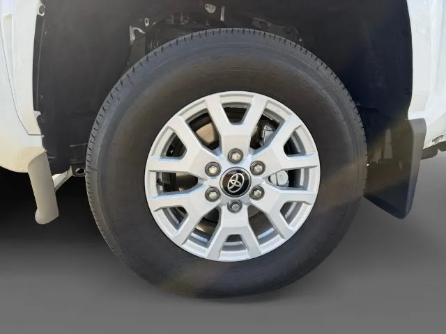 Toyota Tacoma photo 12