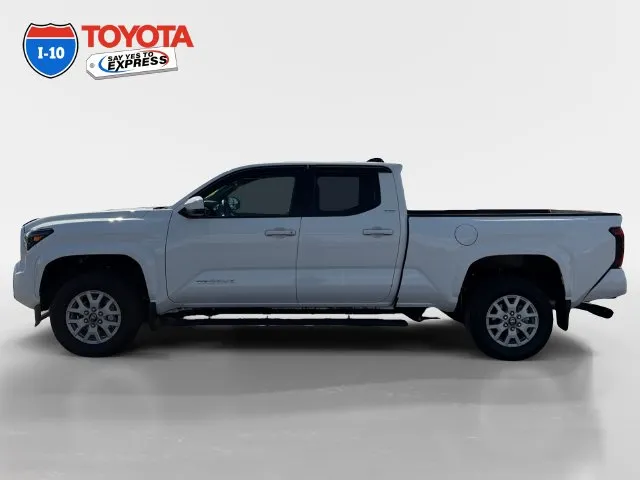Toyota Tacoma photo 2