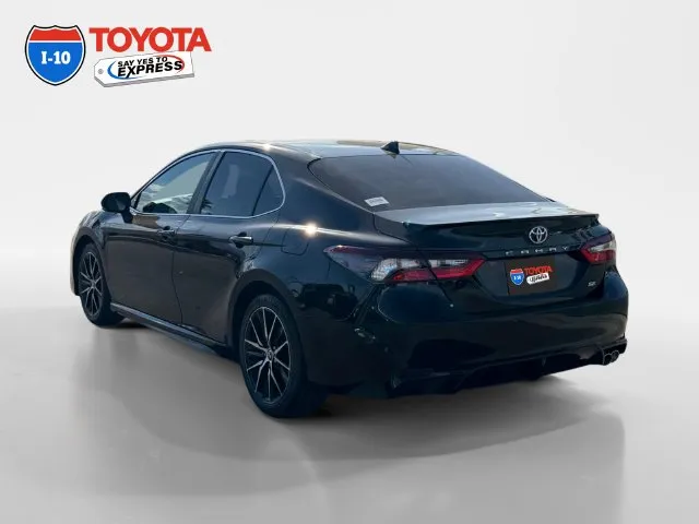 Toyota Camry photo 3
