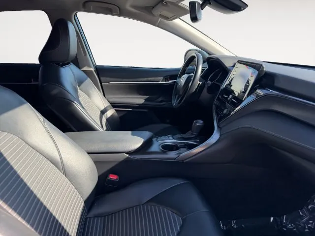 Toyota Camry photo 13