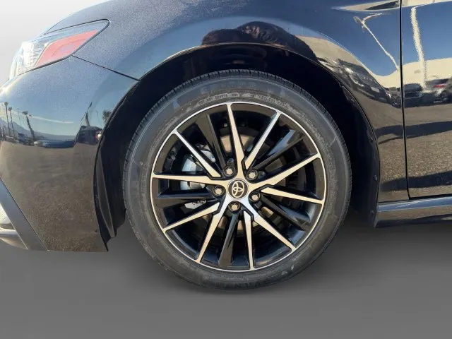 Toyota Camry photo 12