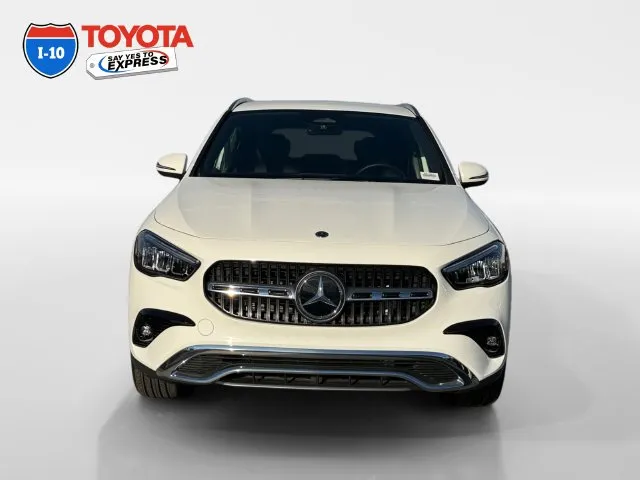 Mercedes-Benz GLA photo 8