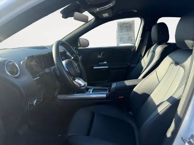 Mercedes-Benz GLA photo 9