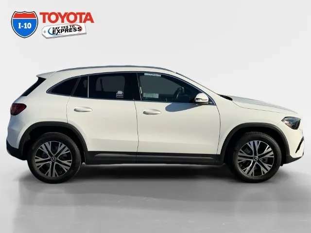 Mercedes-Benz GLA photo 6