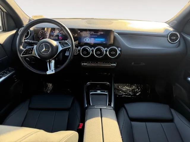 Mercedes-Benz GLA photo 10