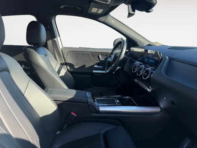 Mercedes-Benz GLA photo 13
