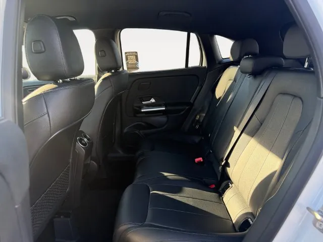 Mercedes-Benz GLA photo 11